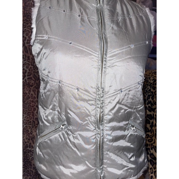 Kid’s Silver The Children’s Place Puffer Vest 👽 - Picture 9 of 13